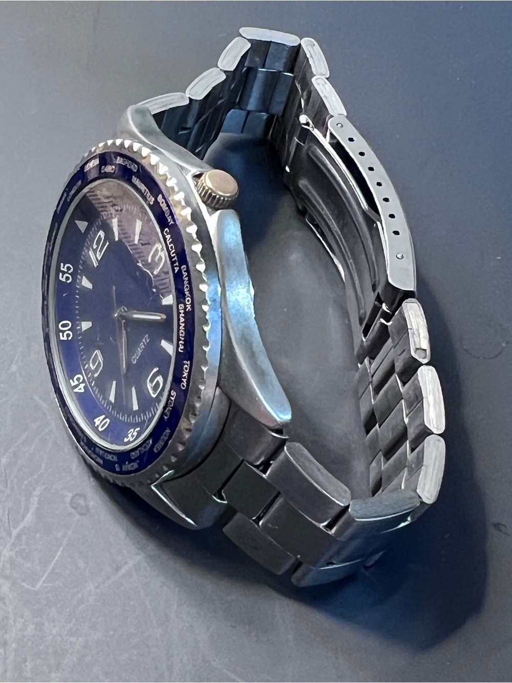 Blue Dial Men's Quartz Watch, turntable world city bezel, new battery - Picture 3 of 8